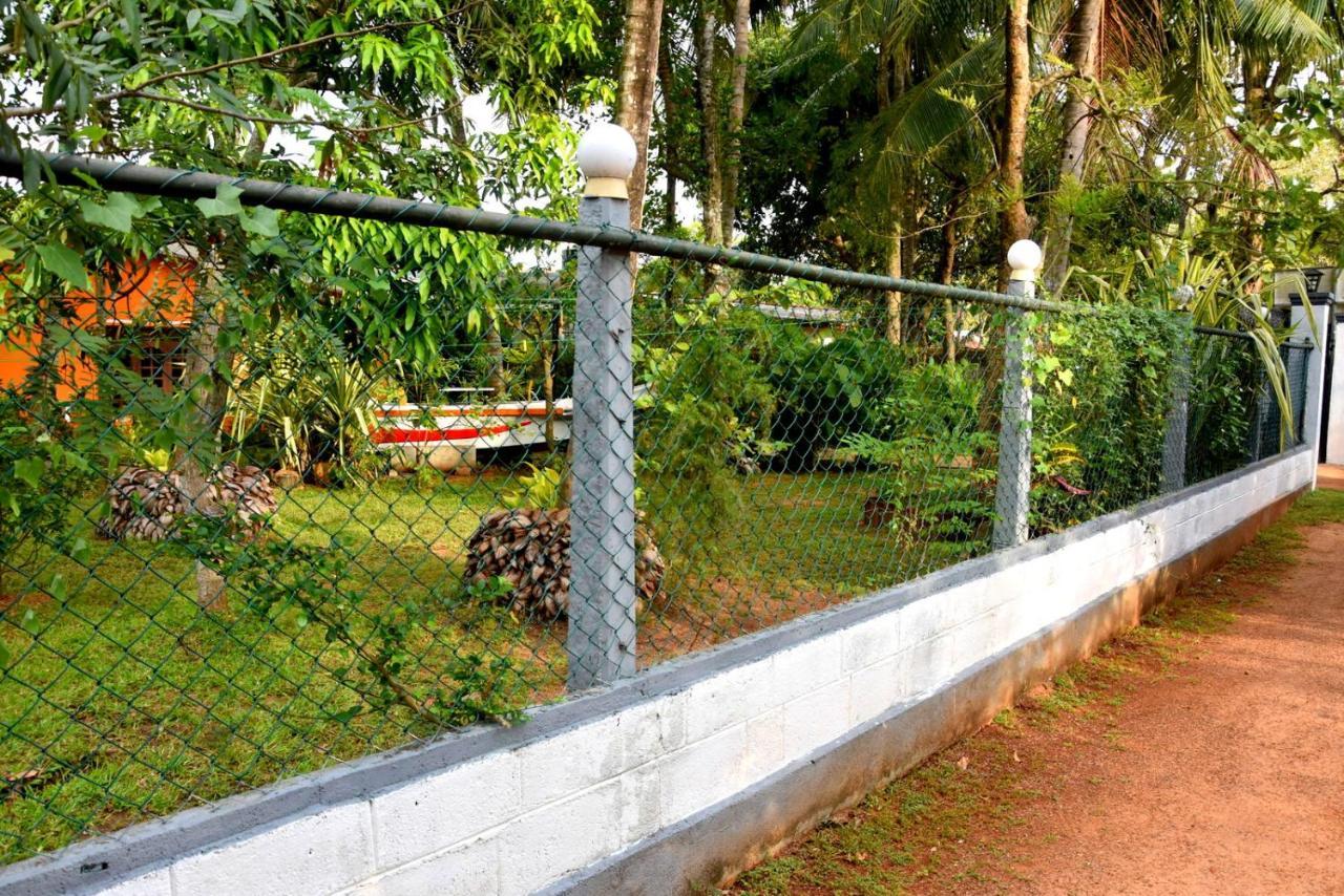 S P City Resort Anuradhapura Luaran gambar